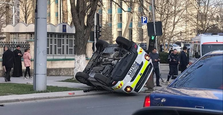 Photo of foto, video | „Răsturnare” de situație în capitală. O mașină a poliției, implicată într-un accident violent