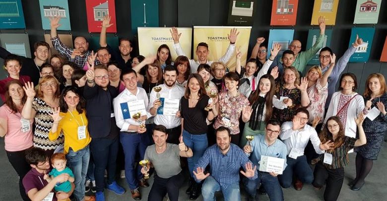 Photo of Vrei să comunici mai ușor și mai eficient? Vino la Conferința Toastmasters și învață cum să faci bani din public speaking