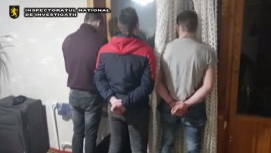 Photo of video | 800 de lei pentru fiecare client. Doi tineri au fost reținuți pentru că ar fi impus mai multe minore să se prostitueze