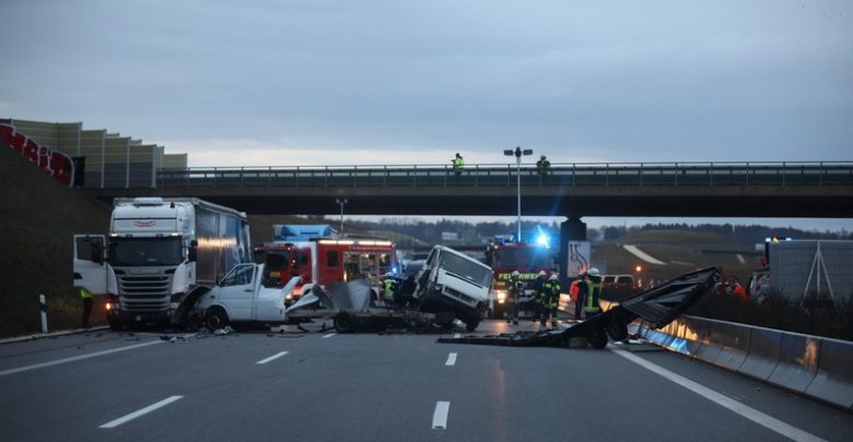 Photo of foto | Doi moldoveni, internați într-un spital din Germania, după ce au fost implicați într-un grav accident în lanț