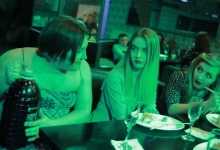 Photo of video | Șampanie, sushi, karaoke și… vin de casă Isabella. Zebra Show, într-o nouă parodie de Ziua Internațională a Femeilor
