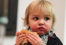 Photo of Un copil ar fi sunat la serviciul de urgență ca să comande burgeri. Cum au reacționat operatorii?