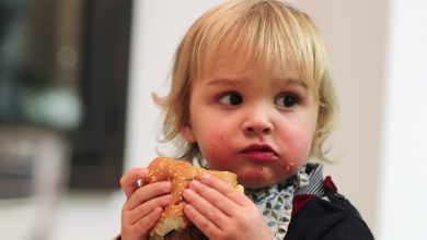 Photo of Un copil ar fi sunat la serviciul de urgență ca să comande burgeri. Cum au reacționat operatorii?