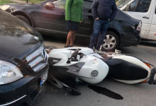 Photo of foto, video | Un motociclist s-a lovit violent cu un automobil în sectorul Râșcani. Șoferul vehiculului pe două roți, transportat la spital