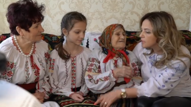 Photo of video | Casnică, profesoară, avocată și pilot. Patru generații de moldovence din aceeași familie, despre femeia de acum un secol și cea din prezent