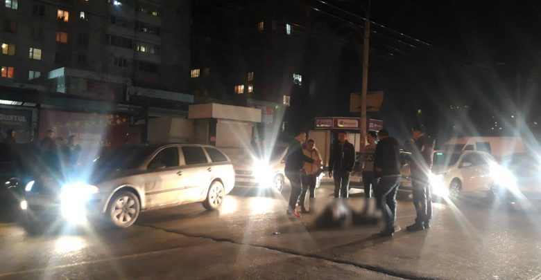 Photo of foto | Impact violent pe strada Ismail. O femeie, lovită cu putere de un automobil 