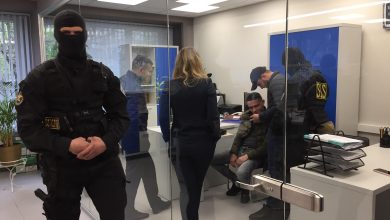 Photo of foto | Ofițerii SIS s-au pornit „cu colindatul”. Agenția Servicii Publice, împânzită de mascați