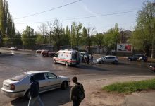 Photo of foto | O biciclistă a fost lovită de o mașină în sectorul Buiucani. Șoferul ar fi spus că nu a văzut-o din cauza soarelui