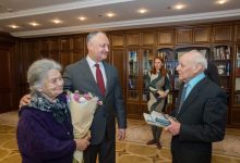Photo of foto | Au împărțit bucuriile și tristețile timp de 60 de ani. Un cuplu din Chișinău a sărbătorit 6 decenii de căsătorie
