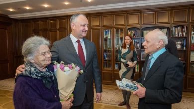 Photo of foto | Au împărțit bucuriile și tristețile timp de 60 de ani. Un cuplu din Chișinău a sărbătorit 6 decenii de căsătorie