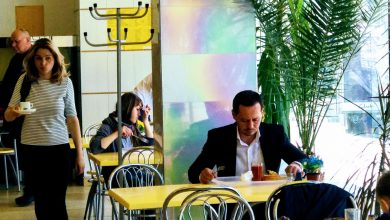 Photo of foto | Nu la restaurant, dar la cantină. Ruslan Codreanu, surprins în timp ce mănâncă la „Gălbenuș”