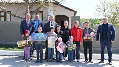 Photo of foto | De Paște se întâmplă minuni. O mamă din Fălești, care crește singură 7 copii, a primit în dar o casă