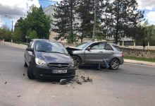 Photo of foto | Două mașini s-au ciocnit violent în capitală: „Orașul e gol, dar ei tot s-au găsit”