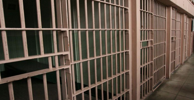 Photo of O femeie de 38 de ani, elevă la un liceu din țară, ar fi pretins de la viitorii absolvenți 300 de euro pentru susținerea BAC-ului. Cum va fi pedepsită suspecta?