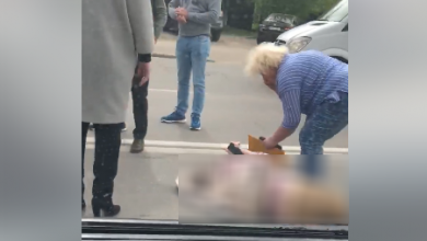 Photo of video | Grav accident în capitală. O femeie, lovită de un automobil în timp ce traversa strada neregulamentar