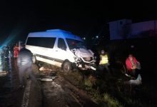 Photo of Un microbuz care se îndrepta spre Moldova, implicat într-un accident la Iași. Opt persoane, transportate la spital