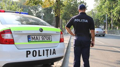 Photo of video 18+ | Nu i-ar fi păsat de semafoare și poliție. Încă o șoferiță, amendată pentru încălcarea regulamentului circulației rutiere