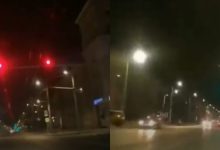 Photo of video | Făcea live în timp ce conducea cu viteză, ignorând culoarea roșie a semaforului. Ce riscă șoferița nedisciplinată?