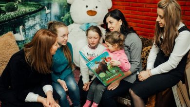 Photo of foto | „Edelweiss” a revenit la familia Rusu. După ce au primit în dar o casă, cele trei copile s-au ales cu noi cadouri, printre care o bibliotecă