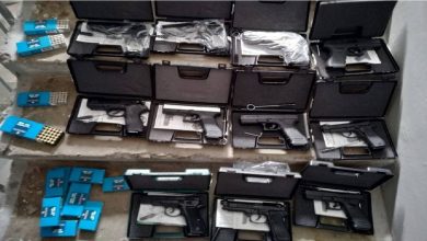 Photo of foto, video | Înarmată până în dinți. Poliția a găsit 16 pistoale și 800 de cartușe asupra unei minore de 16 ani