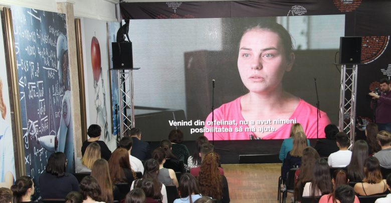 Photo of foto | Motivați să se axeze pe studii și să uite de grijile materiale. 80 de studenți dezavantajați au obținut burse a câte 12.000 de lei