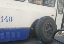 Photo of foto | Un nou incident cu un troleibuz din capitală: Vehiculul ar fi rămas fără roată în plin trafic