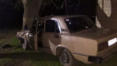 Photo of foto | Două minore din Căușeni s-au izbit violent cu mașina într-un copac. Niciuna dintre tinere nu avea permis de conducere