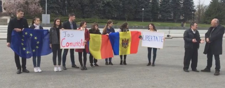 Photo of video | „Este de datoria noastră să nu uităm”. Unioniștii au organizat un flashmob în PMAN și au reprodus șirul evenimentelor de pe 7 aprilie
