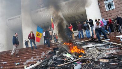 Photo of foto, video | Au ieșit în stradă și au scandat „Jos comuniștii”. Astăzi se împlinesc 10 ani de la protestele violente din 2009