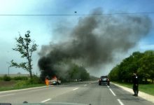 Photo of foto, video | Incendiu în apropiere de Zahareuca. Un automobil arde chiar pe marginea drumului