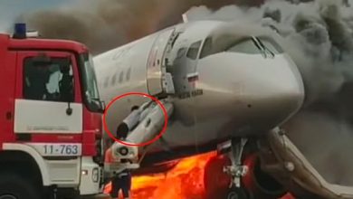 Photo of video | Și-a riscat viața pentru a salva alta. Co-pilotul avionului ars pe Șeremetievo s-a întors în flăcări pentru a-și ajuta colegul