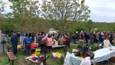 Photo of foto | Imaginea zilei: Mai multe pomeni ar fi fost aruncate la gunoiștea unui cimitir