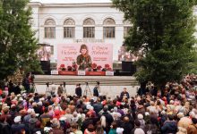 Photo of video | Partidul ȘOR a răsfățat veteranii și participanții la Marșul Victoriei cu un concert. Piesa „День Победы”, cântată la unison