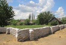 Photo of Au ridicat un zid din 7500 de saci cu nisip. Carabinierii continuă fortificarea digului din preajma satului Crocmaz