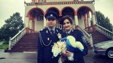 Photo of foto | „De azi, vor sluji țării și iubirii în același timp”. Doi angajaţi ai Poliției de Frontieră și-au spus „DA” în uniforma de serviciu