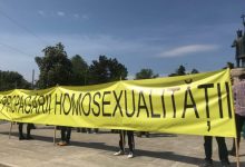 Photo of foto, video | „Stop propagării sexualității”. Zeci de oameni se roagă în centrul capitalei, protestând împotriva Marșului Solidarității