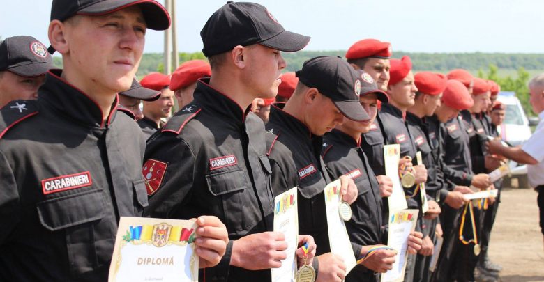 Photo of foto, video | 31.000 de saci cu nisip în șase zile. Cei peste 300 de salvatori care au fortificat digul de la Ștefan Vodă au primit diplome și medalii