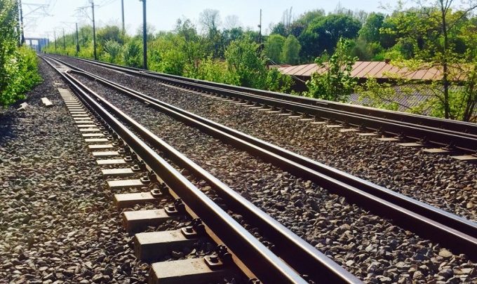 Photo of Un kilometru de cale ferată s-a „evaporat” de la Ocnița. Cine ar fi furat șinele?
