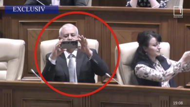 Photo of video, no comment | Deputații ACUM, la Parlament: Au venit, au făcut selfie, s-au fotografiat și au plecat