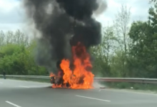 Photo of video | A luat foc din mers. O mașină a ars complet, în apropiere de localitatea Măgdăcești