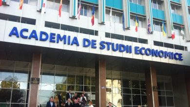 Photo of UPDATE: Cazul studentei care s-ar fi aruncat de la etajul 5 al unui cămin: Care este reacția prorectorului de la ASEM?