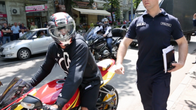 Photo of video | Un motociclist, care ar semăna cu Țuțu, surprins printre manifestanții care au boicotat protestul Blocului ACUM