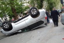 Photo of foto | Accident pe o stradă din capitală. O mașină s-a răsturnat, după ce s-a ciocnit cu un alt vehicul