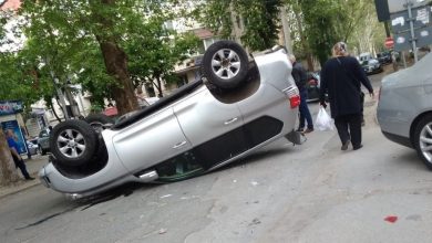 Photo of foto | Accident pe o stradă din capitală. O mașină s-a răsturnat, după ce s-a ciocnit cu un alt vehicul