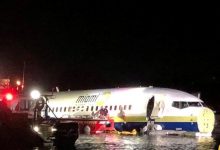 Photo of video | Un avion cu 143 de persoane la bord a aterizat într-un râu. Cel puțin 21 de pasageri, răniți