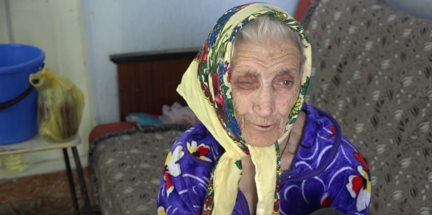Photo of video | Ți se umplu ochii de lacrimi: O bătrână de 86 de ani din Bălți nu-și cumpără de mâncare ca să strângă bani pentru lemne
