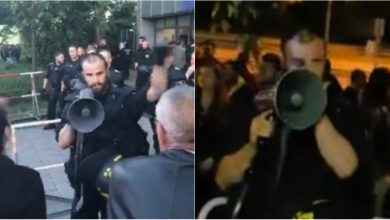 Photo of video | Scrutin cu lacrimi: Un polițist german începe a plânge când zeci de români îi mulțumesc pentru că i-a ajutat să voteze