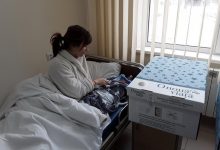 Photo of Păturică, scutece și hăinuțe pentru nou-născuți: Guvernul oferă cutii cu bunuri pentru fiecare nouă viață