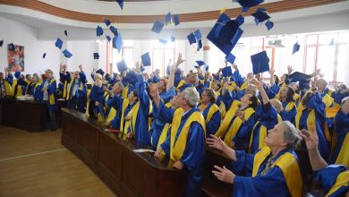 Photo of foto | Vârsta nu pune limite. 130 de pensionari și-au primit diplomele de absolvenți ai unei universități din România
