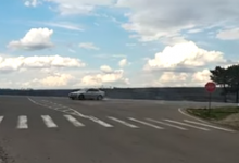 Photo of video | Drifturi ca-n filme în raionul Sîngerei: Un tânăr a speriat mai mulți localnici, făcând manevre periculoase cu mașina